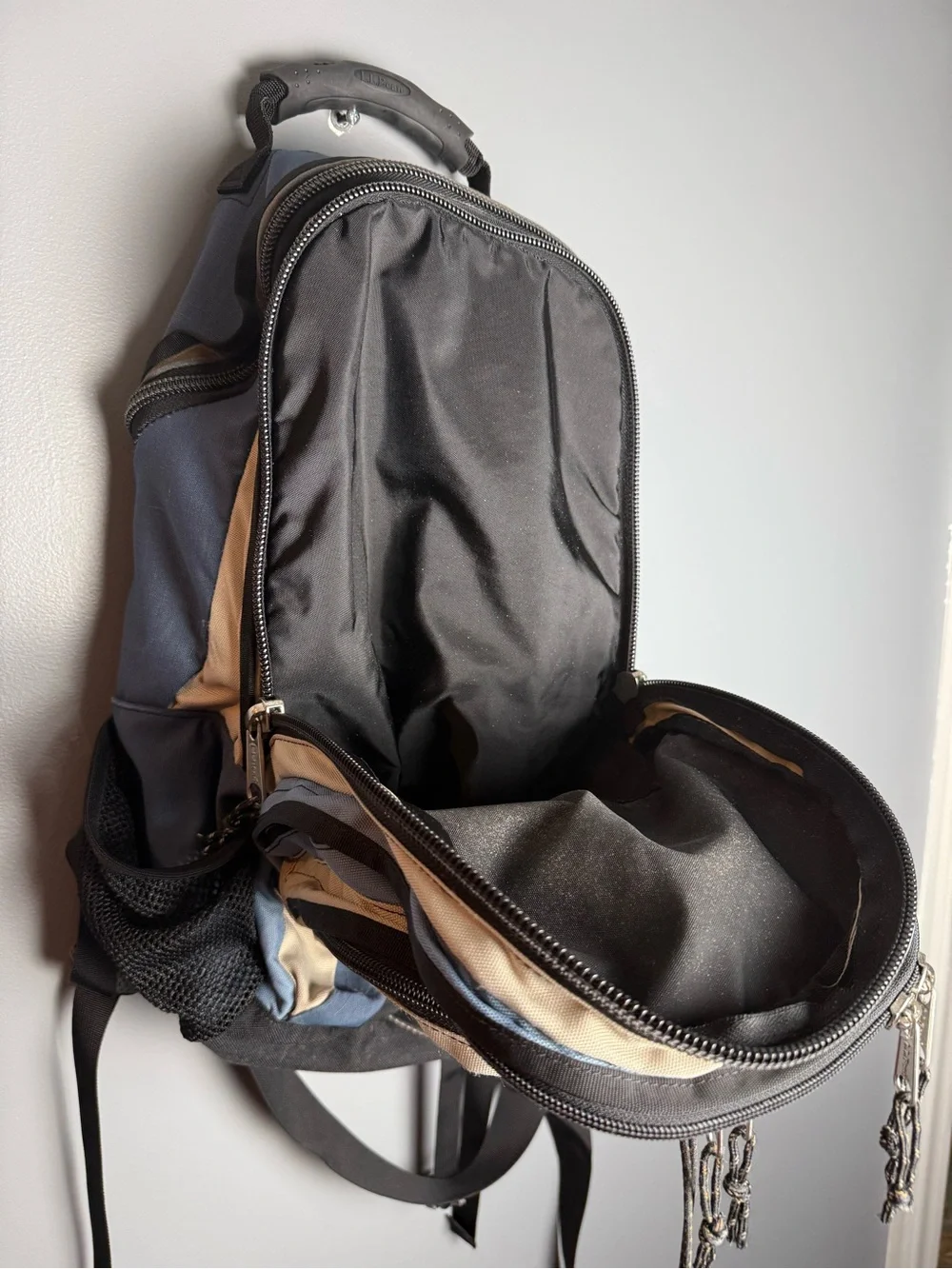 L.L. Bean Vintage 1990s Backpack Very Roomy, Multiple Pockets